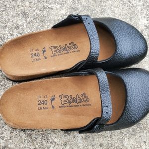 Birki's Maria Mary Jane leather clogs. Black size 6